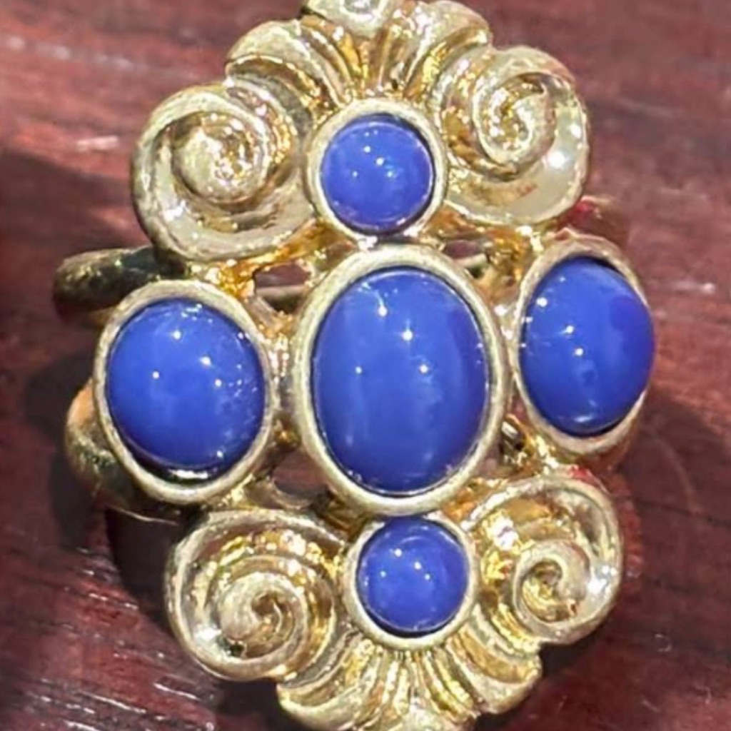 Vintage Avon Gold Tone Statement Ring